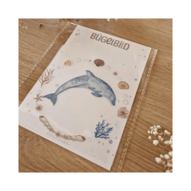 Buttercup Illustration Bügelbild - Delfin A6