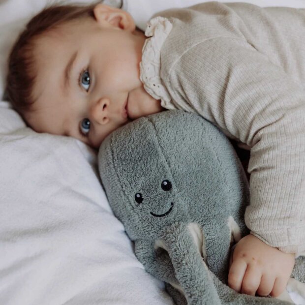Herzschlag Kuscheltier Oktopus - Olly meeresgrau von Flow Amsterdam Wiederaufladbar