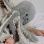 Herzschlag Kuscheltier Oktopus - Olly meeresgrau von Flow Amsterdam Wiederaufladbar
