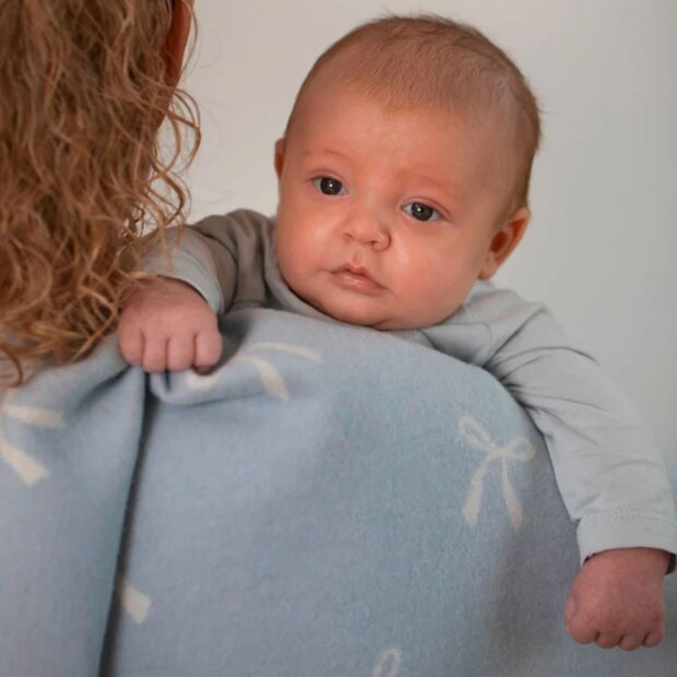 DF Babydecke - Schleifchen hellblau 70x90cm