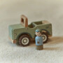 Little Dutch Holz Safariauto mit Fahrer- Safari Friends grün
