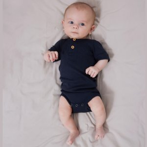 name it Basic Body kurzarm blau Knöpfe